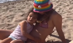 Berrak Tüzünataç deniz sezonunu erken açtı, pembe bikinisiyle yürekleri hoplattı