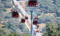 Teleferik kazasından kurtulan kazazede helikopterden inip yeri öptü