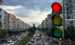 Antalya trafiğinde kırmızı ışık neden uzun süre yanar, trafik lambalarının sıklığı ve süresi neye göre belirlenir?