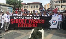 Antalya Valiliği’nde eylem var… Öğretmenler Antalya Valiliği’nin önüne akın etti