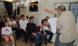 Antalya MHP'den Heimlich manevrası