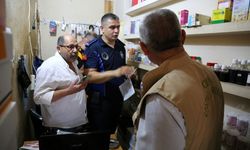 Adana’da polis gördüklerine inanamadı… Bakın ayakkabının içinden neler çıktı