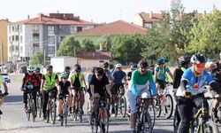 Bisiklet kazalarına dikkat çektiler…Kazada hayatını kaybeden bisikletçi için pedal çevirdiler