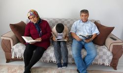 Isparta’da örnek davranış…. Koruyucu aile oldukları engelli çocuğu sevgiyle büyütüyorlar