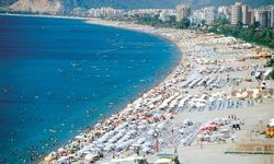 Antalya’da üzen manzara… Dünyanın en güzel plajı sigara izmariti ve cam kırıklarıyla doldu