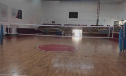 Döşemealtı Spor Salonu maç direği ve filesine kavuştu