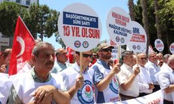 Antalya’da eğitimciler eylem yaptı… Eğitimcilerden revize çağrısı