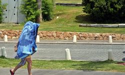 Antalya’da nem oranı yüzde 78 oldu… Serinlemek isteyen vatandaşlar sahillere koştu