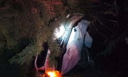 Bucak’ta 2 otomobil çarpıştı, araçlar şarampole devrildi