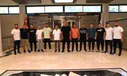Megastar Ali Gürbüz’e Manavgat Belediye Başkanı Niyazi Nefi Kara'dan  ödül... Kara başarılı güreşçileri kabul etti...
