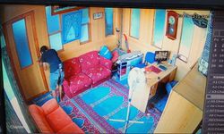 Hırsız cami görevlisi rolüne girdi, paraları çaldı