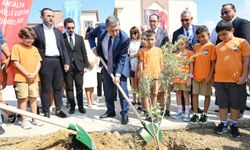 Antalya Valisi önce öğüt verdi sonra fidan dikti