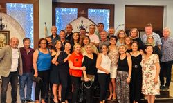 Farklı meslek gruplarından 54 okul arkadaşı, 42 yıl sonra buluştu