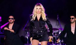Hadise'den Şoke Eden Fotoğraf! Yeni Aşk mı? El Ele Poz Gündem Oldu!