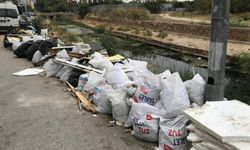 Kuraklık Konyaaltı'ndaki dere yatağını da vurdu… Kirliliği gören vatandaşlar tepki gösterdi