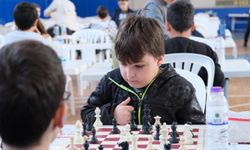 250 sporcu zekalarını yarıştırdı… Kazananlara İngilizce bursu hediyesi verildi
