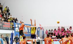 Efeler ilk yarıyı bitiriyor