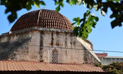 Adana’nın 615 yıllık Ağca Mescit Cami, geçmişe ışık tutuyor