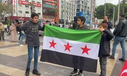 Denizli’de Suriyeliler rejimin düşmesini kutladı