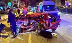Antalya'da feci kaza… Araç hurdaya döndü