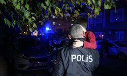 Polisten evi yanan mesai arkadaşlarının küçük çocuğuna baba şefkati