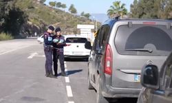 Antalya’da çaldıkları motosikletin şase numarasını kazıdılar