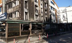 İş yerindeki yangın, aparta sıçramadan söndürüldü