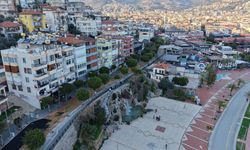 Alanya’nın yıllardır asfalt bekleyen caddesinde beklenen oldu