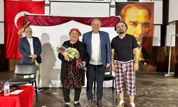 Karacasu'da çocuklar tiyatroyla eğlendi