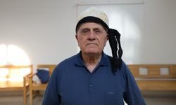 Mehmet dede, gençlere taş çıkartıyor