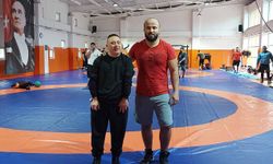 Otizmli Erdem başpehlivan Okulu ile güreşti