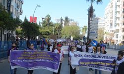 Antalya’da 8 Mart Dünya Kadınlar Günü kutlandı