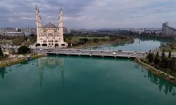 Adana Merkez Camii, ihtişamı ve şifreleriyle dikkat çekiyor