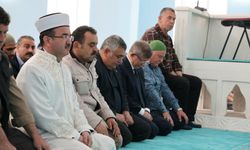 Aksu Merkez Cami ibadete açıldı, ilk cuma namazı kılındı