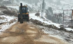 Büyükşehir Belediyesi’nden Alanya’da kar temizleme çalışması