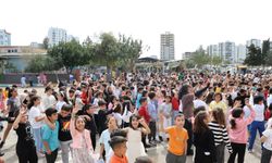 Bin 200 öğrenci birbiriyle bayramlaştı