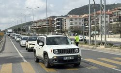 Bayram öncesi Muğla'ya tatilci akını; kilometrelerce araç kuyruğu oluştu