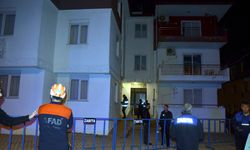 Duvarlarında çatlaklar oluşan 2 katlı bina tahliye edilip, mühürlendi