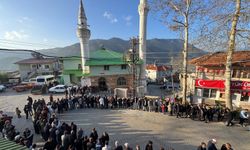 Mersin'de gelenek sürüyor, bayramlaşmak için kuyruk oluşturdular