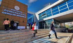Hayırseverlerden gelen gıda kolileri ihtiyaç sahipleriyle buluşturuldu