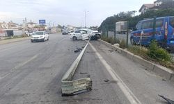 Otomobil ile hafif ticari aracın kazası güvenlik kamerasında: 2 yaralı
