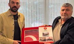 Oratoryo’da açılan Türk Bayrağı Şehit ailesine teslim edildi