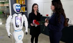 Robot öğretmen Ada'dan erkek öğrencilere uyarı