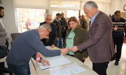 Zeydan Karalar ve eşi Nuray Karalar, oy kullandı