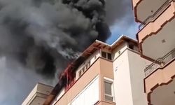 Kumluca’da alev alan ahşap kat kullanılamaz hale geldi