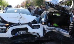 Antalya’da sürücü adayının aracına arkadan çarptı