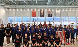 Minik kulaçlardan havuzda gururlandıran başarılar