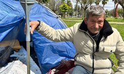 Bacağı sakatlanınca işinden oldu, parka kurduğu çadırda yaşıyor