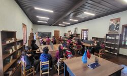 Bilgiye açılan kapı Taş Mektep Halk Kütüphanesi