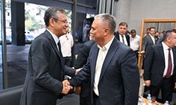 Ümit Uysal çekildi Özgür Özel seçildi